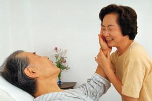 介護の仕事をしながら笑顔になれます